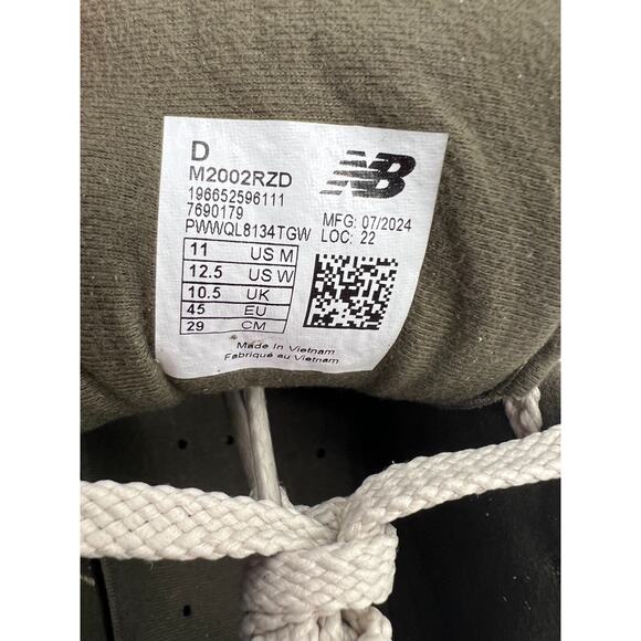 New Balance 2002R Olive/Khaki M2002RZD Men's Sneakers Size 11 - Picture 3 of 12